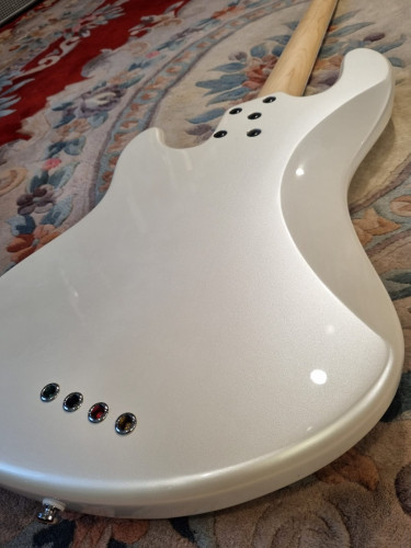 Baix LAKLAND Skyline Darryl Jones 4, White Pearl, Maple