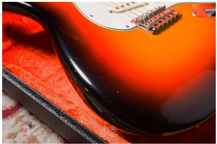 FENDER American Vintage '65 Stratocaster 3-Colour Sunburst