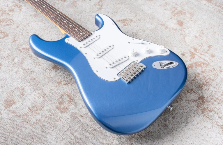 Guitarra eléctrica Strato TOKAI AST104 Old Lake Blue