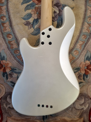 Bajo LAKLAND Skyline Darryl Jones 4, White Pearl, Maple