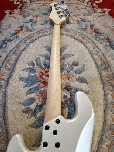 Bajo LAKLAND Skyline Darryl Jones 4, White Pearl, Maple