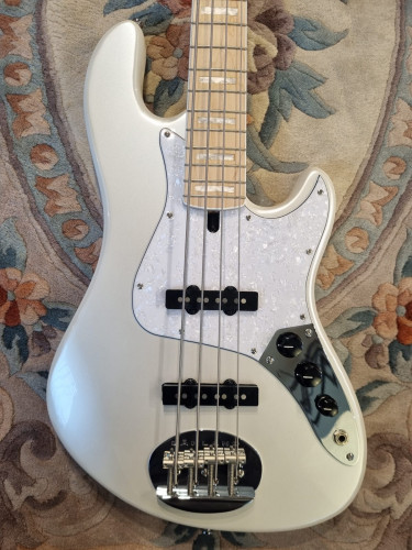 Bajo LAKLAND Skyline Darryl Jones 4, White Pearl, Maple