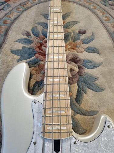 Baix LAKLAND Skyline Darryl Jones 4, White Pearl, Maple