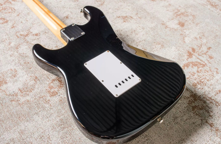 Guitare électrique TOKAI Strato AST114 SH Black Maple